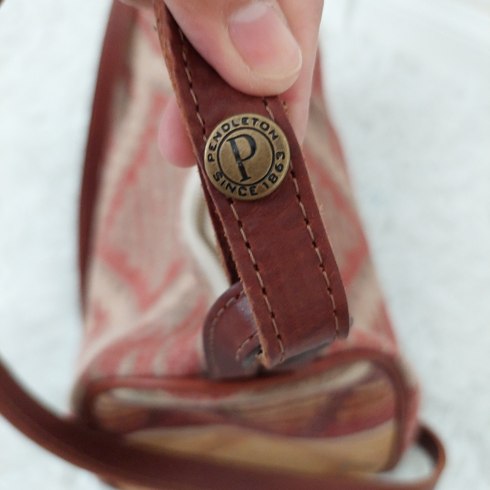 Pendleton Rust and Tan Aztec Crossbody Bag - Picture 4 of 12
